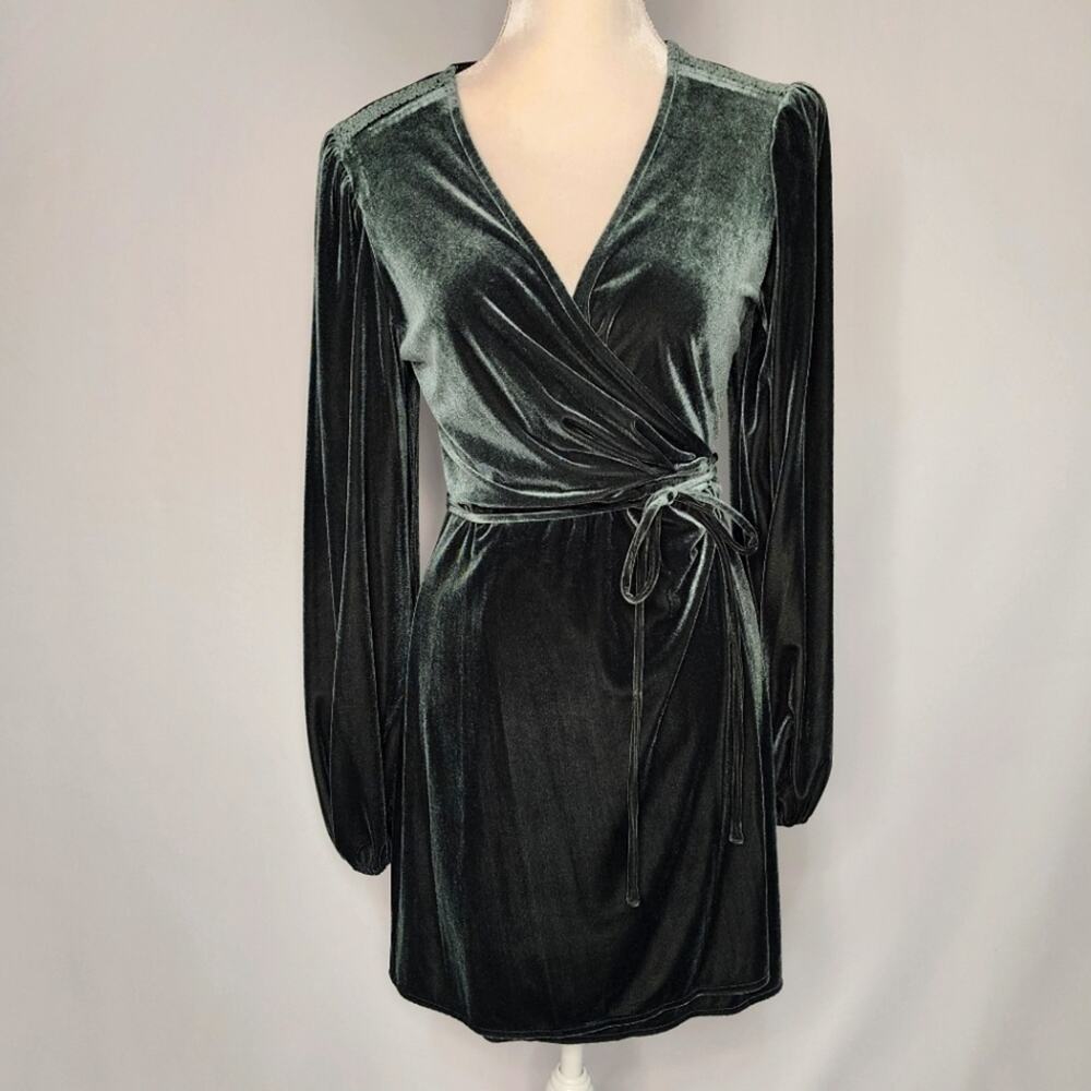 Gianni Bini Green Velvet Leighton Wrap Dress Women's Size Small NWT